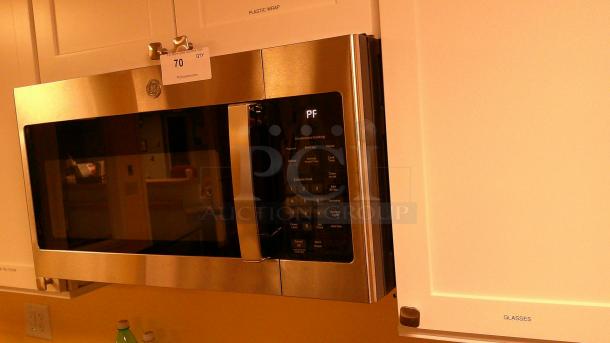 CABINETS WITH KITCHEN APPLIANCES!
BUYER MUST REMOVE - Image 4 of 4