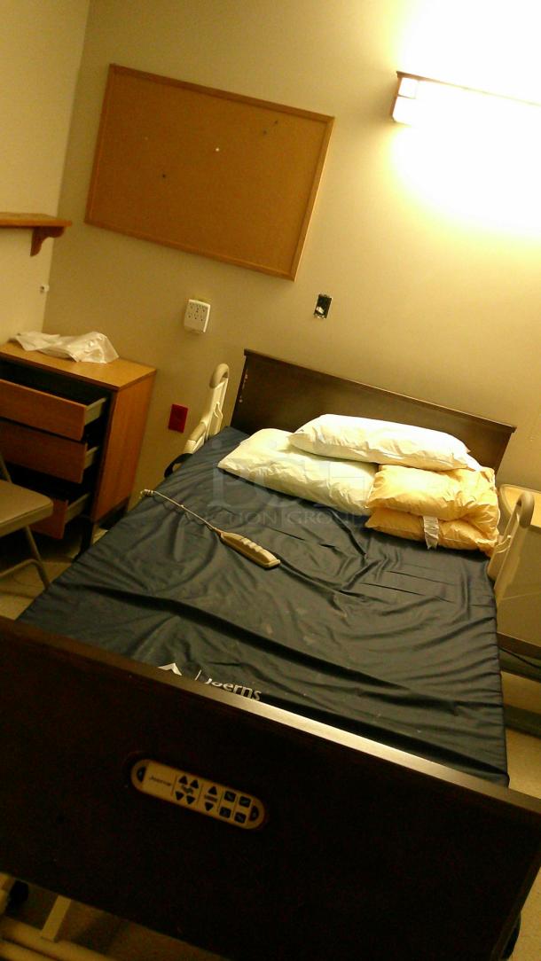 ENTIRE ROOM! (B23) IF YOU SEE IT, YOU CAN TAKE IT!   
 INCUDES BEDS, FURNITURE, DÉCOR, CURTAINS, AIR CONDITIONERS, PRIVACY CURTAIN TRACKS, BEDSIDE TABLES AND MORE! - Image 2 of 3