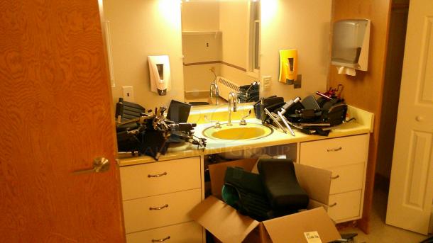 ENTIRE ROOM! (D20) IF YOU SEE IT, YOU CAN TAKE IT!   
 INCUDES BEDS, FURNITURE, DÉCOR, CURTAINS, AIR CONDITIONERS, PRIVACY CURTAIN TRACKS, BEDSIDE TABLES AND MORE! - Image 5 of 5
