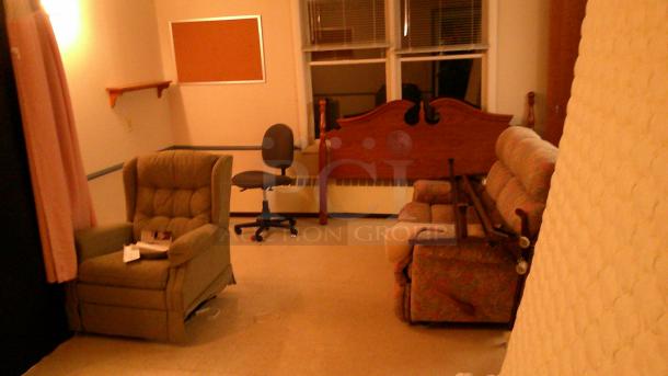 KING MATRESS! ENTIRE ROOM! IF YOU SEE IT, YOU CAN TAKE IT!   
 INCUDES BEDS, FURNITURE, DÉCOR, CURTAINS, AIR CONDITIONERS, PRIVACY CURTAIN TRACKS, BEDSIDE TABLES AND MORE! - Image 1 of 5