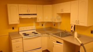 KITCHEN SET!
BUYER MUST REMOVE ON PICKUP DAY.