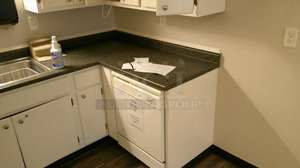 KITCHEN! GE RANGE! WHIRLPOOL DISHWASHER! - Image 2 of 6