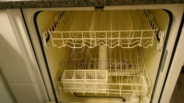 KITCHEN! GE RANGE! WHIRLPOOL DISHWASHER! - Image 6 of 6