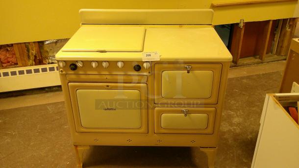 VINTAGE 4 BURNER STOVE! - Image 1 of 3