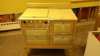 VINTAGE 4 BURNER STOVE!