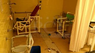 ENTIRE ROOM! (C WING SHOWER ROOM) IF YOU SEE IT, YOU CAN TAKE IT!
WHEEL CHAIR SCALE!