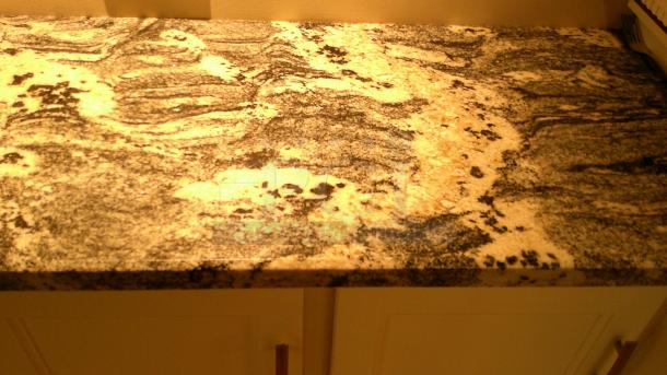 GRANITE COUNTER TOPS !
(5) 4' x 16"
(2) 44.5" x 23" - Image 2 of 2