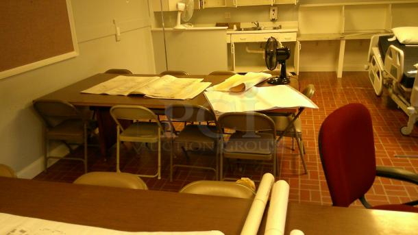 CONFERENCE ROOM WITH FURNTURE! - Image 7 of 8