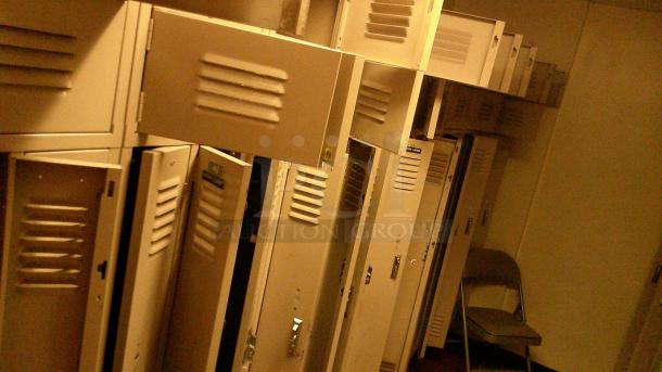 EMPLOYEE LOCKER ROOM! - Image 3 of 4