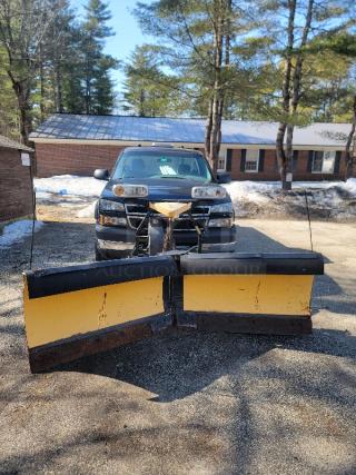 4X4 PLOW TRUCK! RUNS! 

2007 CHEVROLET 2500 4X4 PLOW TRUCK! LESS THAN 50K MILES! INCLUDES FISHER V PLOW. NEEDS TO BE TOWED OFF LOT...........

https://youtube.com/shorts/UYNHxA5f7d0?feature=share
