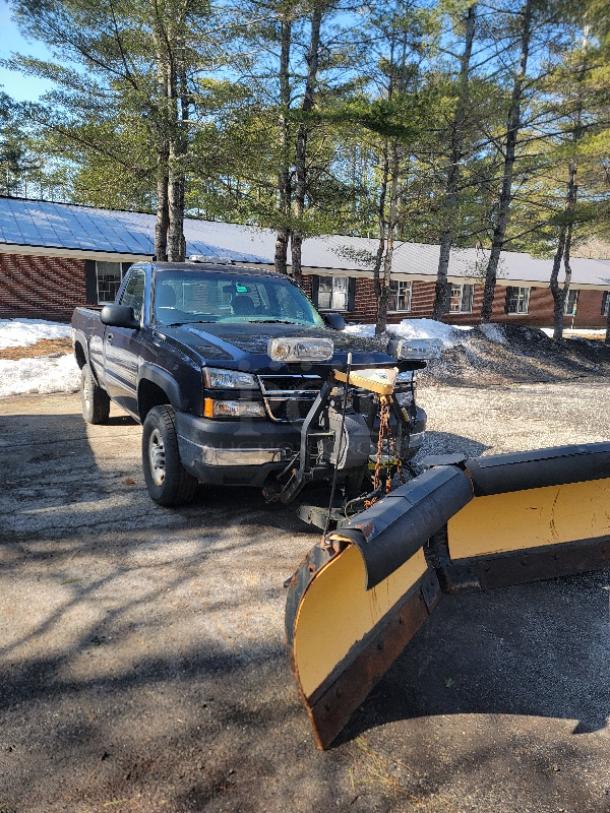 4X4 PLOW TRUCK! RUNS! 

2007 CHEVROLET 2500 4X4 PLOW TRUCK! LESS THAN 50K MILES! INCLUDES FISHER V PLOW. NEEDS TO BE TOWED OFF LOT...........

https://youtube.com/shorts/UYNHxA5f7d0?feature=share - Image 2 of 16