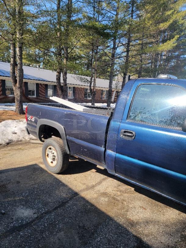 4X4 PLOW TRUCK! RUNS! 

2007 CHEVROLET 2500 4X4 PLOW TRUCK! LESS THAN 50K MILES! INCLUDES FISHER V PLOW. NEEDS TO BE TOWED OFF LOT...........

https://youtube.com/shorts/UYNHxA5f7d0?feature=share - Image 4 of 16