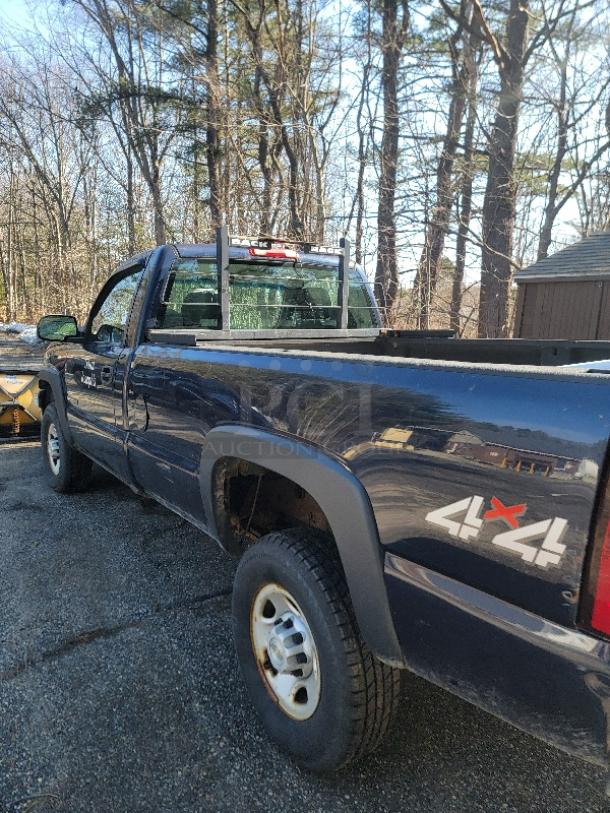 4X4 PLOW TRUCK! RUNS! 

2007 CHEVROLET 2500 4X4 PLOW TRUCK! LESS THAN 50K MILES! INCLUDES FISHER V PLOW. NEEDS TO BE TOWED OFF LOT...........

https://youtube.com/shorts/UYNHxA5f7d0?feature=share - Image 6 of 16