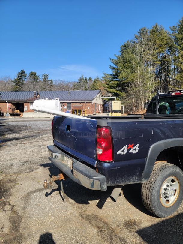 4X4 PLOW TRUCK! RUNS! 

2007 CHEVROLET 2500 4X4 PLOW TRUCK! LESS THAN 50K MILES! INCLUDES FISHER V PLOW. NEEDS TO BE TOWED OFF LOT...........

https://youtube.com/shorts/UYNHxA5f7d0?feature=share - Image 5 of 16