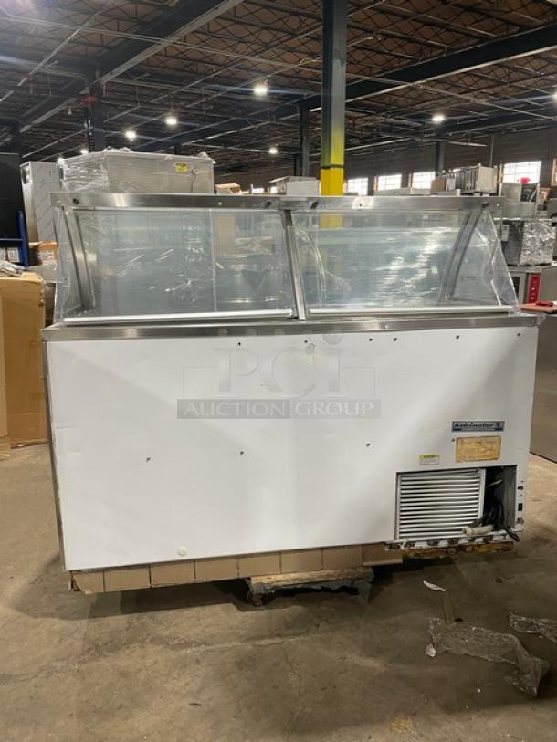 Kelvinator Commercial Baskin Robins Style Frozen Yogurt/Ice Cream Dipping Cabinet! With Serve-Over Sneeze Guard! With Double Lift-Up Style Rear Access! - Image 4 of 9