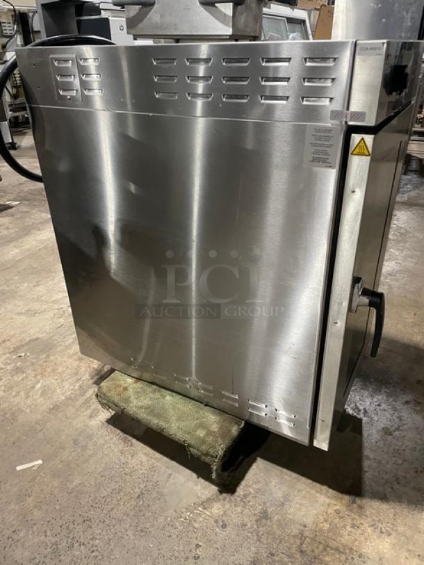 Alto-Shaam! 2020 Late Model! Vector Series Commercial Stainless Steel Electric Powered Half Size Multi-Cook Oven! With 4 Individual Cooking Chambers! With Wire Oven Racks! Model: VMC-H4H SN: 2800409-000! 208-240V 3 Phase! - Image 2 of 8