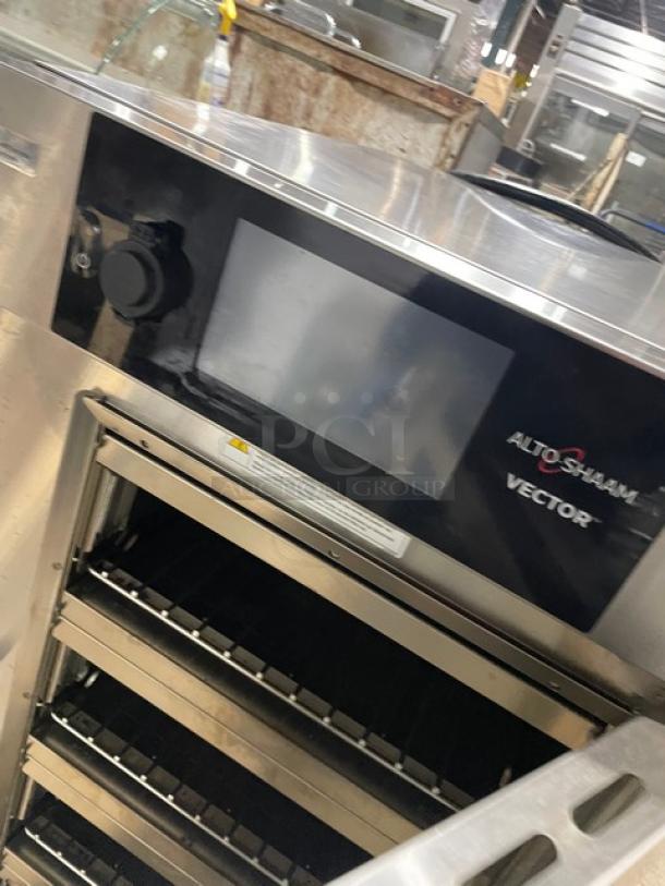 Alto-Shaam! 2020 Late Model! Vector Series Commercial Stainless Steel Electric Powered Half Size Multi-Cook Oven! With 4 Individual Cooking Chambers! With Wire Oven Racks! Model: VMC-H4H SN: 2800409-000! 208-240V 3 Phase! - Image 7 of 8