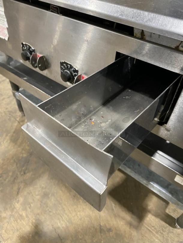GREAT! Lang Commercial Stainless Steel Natural Gas Powered Countertop 48" Highly Polished Mirror Shine Flat Griddle! With Thermostatic Controls! Model: 148SC-NAT-SH SN: GT2481218A0011! 120V 1 Phase! On Single Shelf Equipment Stand! - Image 9 of 11