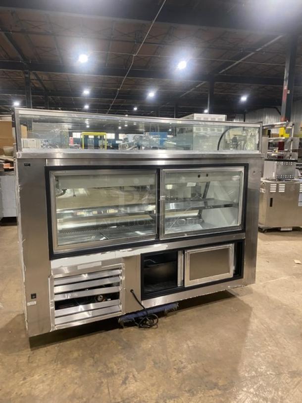 Leader 7/11 Style Commercial Slanted Glass Refrigerated Deli Meat Display Case! With Curved Glass Top Display! With Rear Storage Compartment & Sliding Glass Doors! With Adjustable Stainless Steel Shelf! Model: SDL72 S/C SN: PV05S3114! 115V 1 Phase! - Image 3 of 8