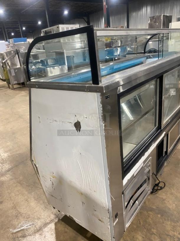 Leader 7/11 Style Commercial Slanted Glass Refrigerated Deli Meat Display Case! With Curved Glass Top Display! With Rear Storage Compartment & Sliding Glass Doors! With Adjustable Stainless Steel Shelf! Model: SDL72 S/C SN: PV05S3114! 115V 1 Phase! - Image 4 of 8
