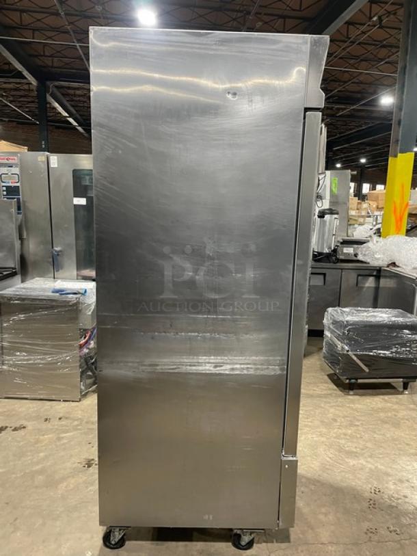 Entree Commercial Stainless Steel Solid Single Door Reach In Refrigerator! Energy Star Certified! With Poly Coated Wire Racks! Model: CR1-ES SN: 1804ENTH01632! 115V 1 Phase! On Casters! - Image 4 of 9