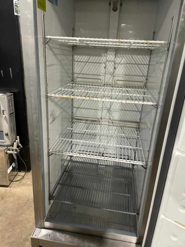 Entree Commercial Stainless Steel Solid Single Door Reach In Refrigerator! Energy Star Certified! With Poly Coated Wire Racks! Model: CR1-ES SN: 1804ENTH01632! 115V 1 Phase! On Casters! - Image 5 of 9