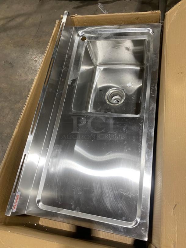 NEW! IN THE BOX! Vevor Commercial Stainless Steel Free-Standing Indoor/Outdoor Single Compartment Multi-Function Utility Sink! With Goose Neck Hot/Cold Faucet & Basket Drain! With Left Side Prep Area! With Back Splash & 5-Slot Knife Holder! With Open Storge Undershelf! Model: S3-2! On Legs! - Image 4 of 7