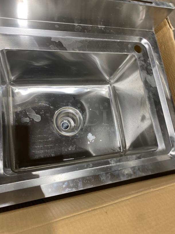 NEW! IN THE BOX! Vevor Commercial Stainless Steel Free-Standing Indoor/Outdoor Single Compartment Multi-Function Utility Sink! With Goose Neck Hot/Cold Faucet & Basket Drain! With Left Side Prep Area! With Back Splash & 5-Slot Knife Holder! With Open Storge Undershelf! Model: S3-2! On Legs! - Image 5 of 7