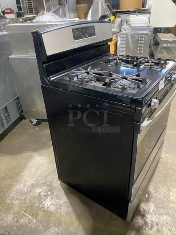 Amana Commercial Stainless Steel/Black Coated Natural Gas Powered 4 Burner Range/Oven Combo! With Wire Oven Racks! - Image 3 of 10