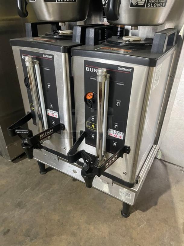 Bunn Soft Heat Series Commercial Stainless Steel Countertop Dual Coffee Brewer! With Hot Water Dispenser! With Smart Splashguard Funnels & Bunn Soft Heat Series Portable Servers! Model: DUAL SH DBC SN: DUAL157000! 120/208-240V 1 Phase! On Legs! - Image 5 of 8