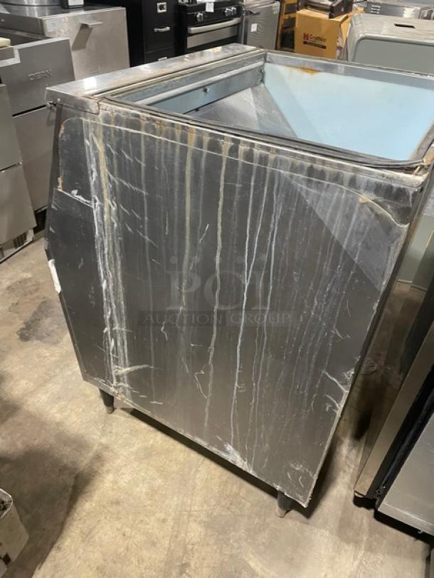 Follett Commercial Stainless Steel Slope Front 430 LB. Ice Storage Bin! Model: 425-30 SN: D03776-24910! On Legs! - Image 3 of 7