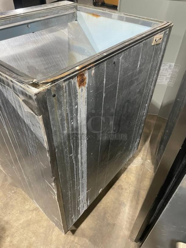 Follett Commercial Stainless Steel Slope Front 430 LB. Ice Storage Bin! Model: 425-30 SN: D03776-24910! On Legs! - Image 4 of 7