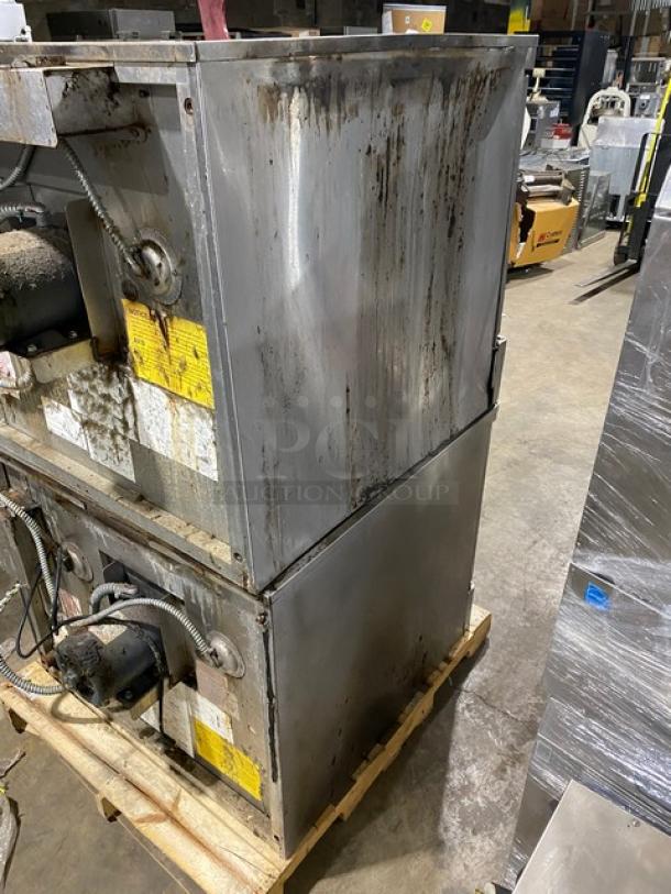 Blodgett Commercial Stainless Steel Natural Gas Powered Double Stacked Dual Flow Convection Oven! With Thermostatic Controls! With Wire Oven Racks! SN: 020205EA002B! 2X Your Bid Makes One Unit! - Image 2 of 10
