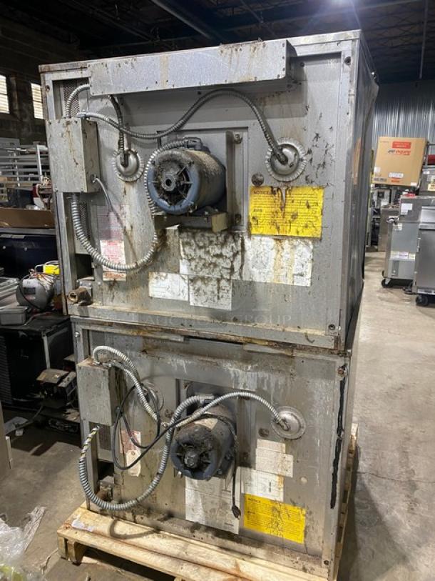 Blodgett Commercial Stainless Steel Natural Gas Powered Double Stacked Dual Flow Convection Oven! With Thermostatic Controls! With Wire Oven Racks! SN: 020205EA002B! 2X Your Bid Makes One Unit! - Image 3 of 10