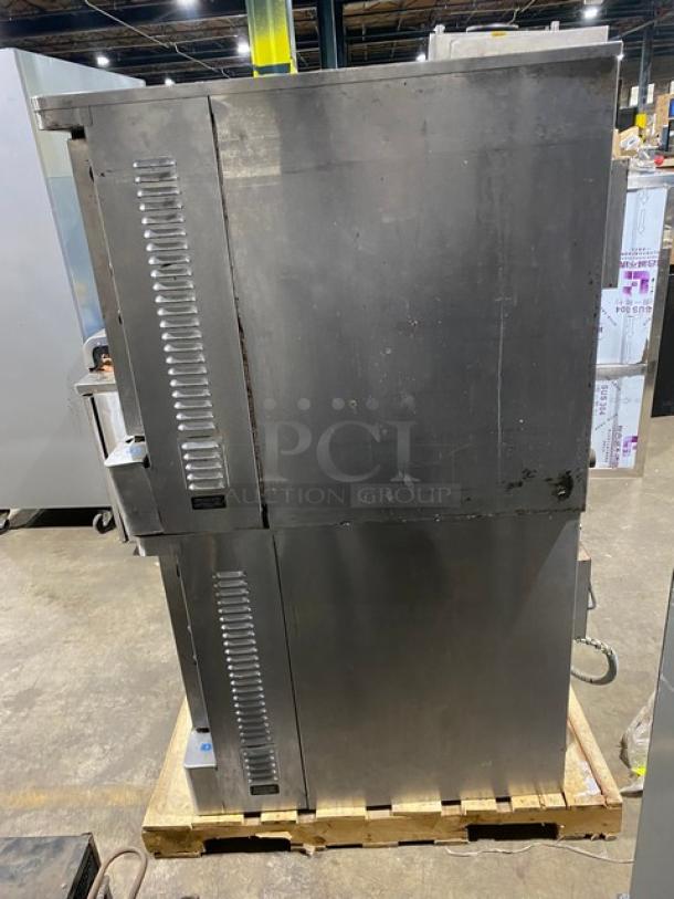 Blodgett Commercial Stainless Steel Natural Gas Powered Double Stacked Dual Flow Convection Oven! With Thermostatic Controls! With Wire Oven Racks! SN: 020205EA002B! 2X Your Bid Makes One Unit! - Image 4 of 10