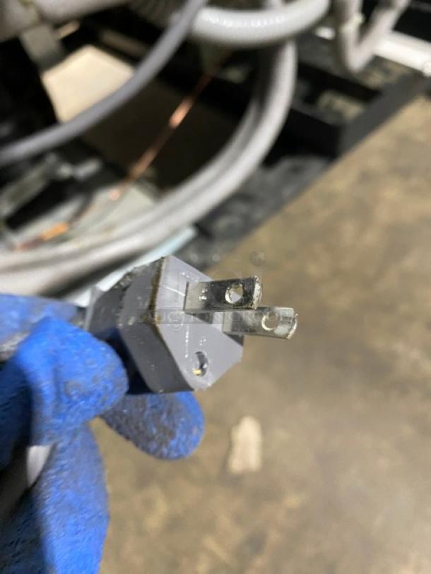 Beverage-Air Commercial Stainless Steel Solid 2 Door Reach In Refrigerator! With Digital Thermostat Controls! With Poly Coated Wire Racks! Model: KR48-1AS SN: 9030916! 115V 1 Phase! On Casters! - Image 9 of 9