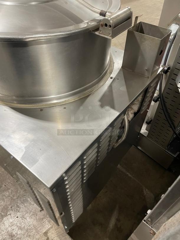 GREAT! Cleveland Range Commercial Stainless Steel Natural Gas Powered 40 Gal. Stationary Steam Kettle! With Gooseneck Faucet! Model: KGL-40 SN: WT4921-99L-01! On Legs! Working When Removed! - Image 3 of 11