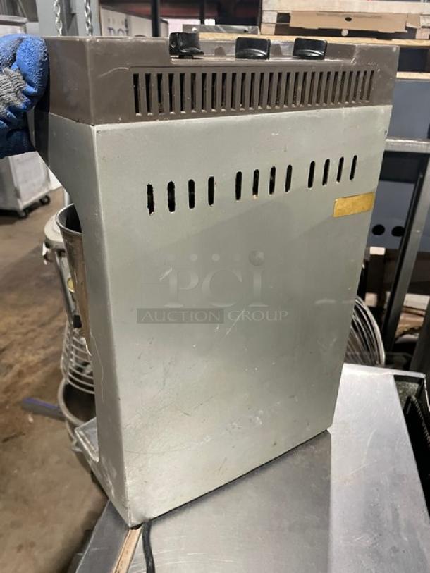 Hamilton Beach Commercial Electric Powered Countertop Triple Head Milkshake/Malt Drink/Beverage Mixer! With 3 Spindles & 3 Stainless Steel Cups! Model: 941-1! 120V! - Image 4 of 8