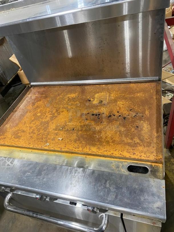 Migali Commercial Stainless Steel Natural Gas Powered Flat Griddle Range/Oven Combo! With Back Splash & Overhead Salamander Shelf! With Wire Oven Racks! On Legs! - Image 5 of 11