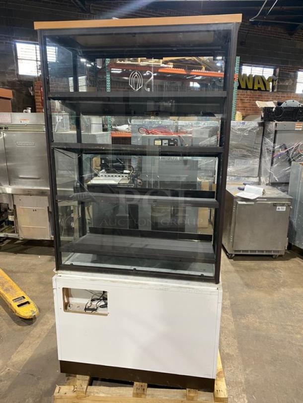 Commercial Straight Glass 4-Tier Dry Bakery Bagel/Donut Display Showcase! With Double Glass Pull Open Doors! On Single Shelf Enclosed Storage Cabinet Base! - Image 3 of 8