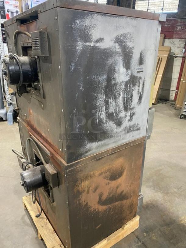 Garland Commercial Stainless Steel Natural Gas Powered Double Stacked Convection Oven! With Thermostatic Controls! With Wire Oven Racks! Model: F01 SN: TG3! 115V 1 Phase! With Legs! 2X Your Bid Makes One Unit! - Image 4 of 15