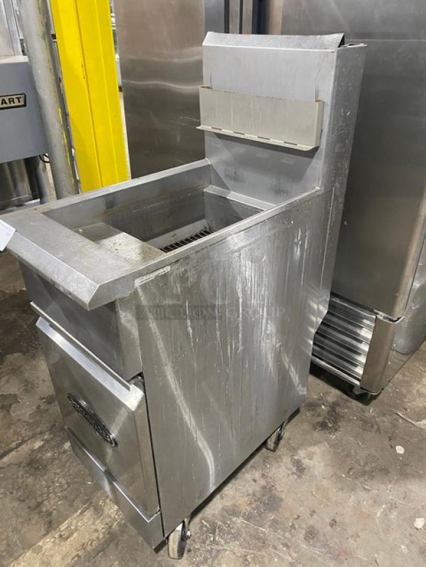 Serv-Ware! 2022 Late Model! Select Series Commercial Stainless Steel Natural Gas Powered 50 Lb. Deep Fat Fryer! With Back Splash & Basket Hanger! Model: SS-SGF-50N SN: 2626182203290004! On Casters! - Image 2 of 11