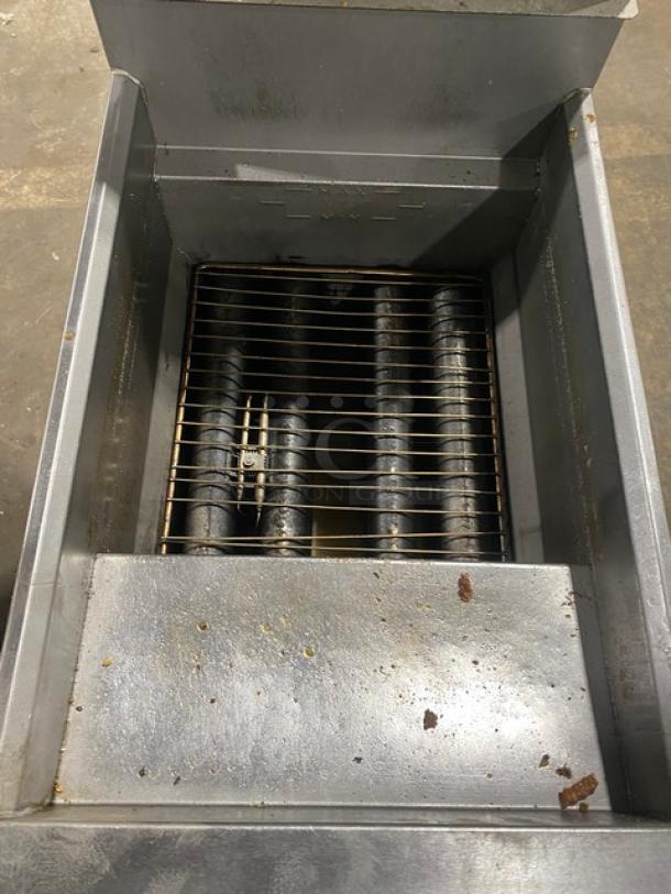 Serv-Ware! 2022 Late Model! Select Series Commercial Stainless Steel Natural Gas Powered 50 Lb. Deep Fat Fryer! With Back Splash & Basket Hanger! Model: SS-SGF-50N SN: 2626182203290004! On Casters! - Image 5 of 11