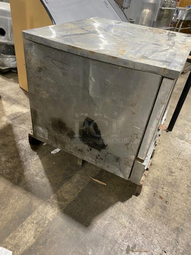 Sunfire Commercial Stainless Steel Natural Gas Powered Single Stack Convection Oven! With Wire Oven Rack! SN: 1109230000217! With Legs! - Image 3 of 9