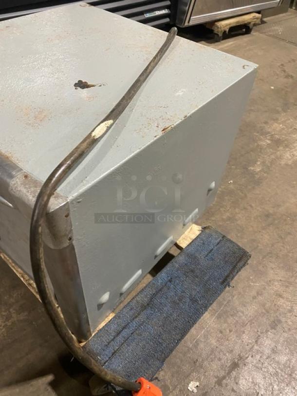PizzAzzip By Harvic Mfg. Commercial Stainless Steel Electric Powered Countertop Single Superior Pizza Deck Oven! - Image 2 of 7