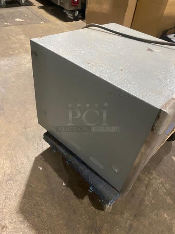 PizzAzzip By Harvic Mfg. Commercial Stainless Steel Electric Powered Countertop Single Superior Pizza Deck Oven! - Image 3 of 7