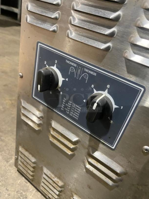 Antunes Commercial Stainless Steel Electric Powered Countertop High-Performance Vertical Contact Toaster! With Double-Sided Toasting! Model: VCT-1000CV SN: 17102113! 208-240V 1 Phase! On Legs! - Image 7 of 9