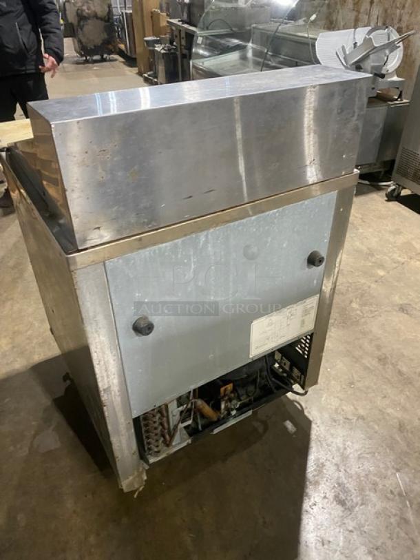 Everest Commercial Stainless Steel Single Door Refrigerated Bain Marie Style Mega Top Salad/Sandwich Prep Table! With Removable Cutting Board! With Poly Coated Wire Rack! Model: EPBR1 SN: EPBR110070008! 115V 1 Phase! On Casters! - Image 3 of 9