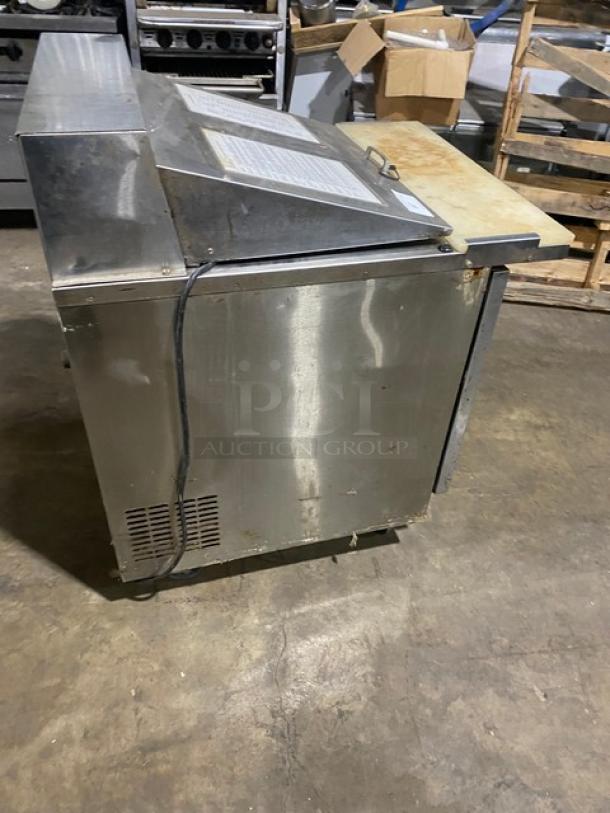 Everest Commercial Stainless Steel Single Door Refrigerated Bain Marie Style Mega Top Salad/Sandwich Prep Table! With Removable Cutting Board! With Poly Coated Wire Rack! Model: EPBR1 SN: EPBR110070008! 115V 1 Phase! On Casters! - Image 4 of 9