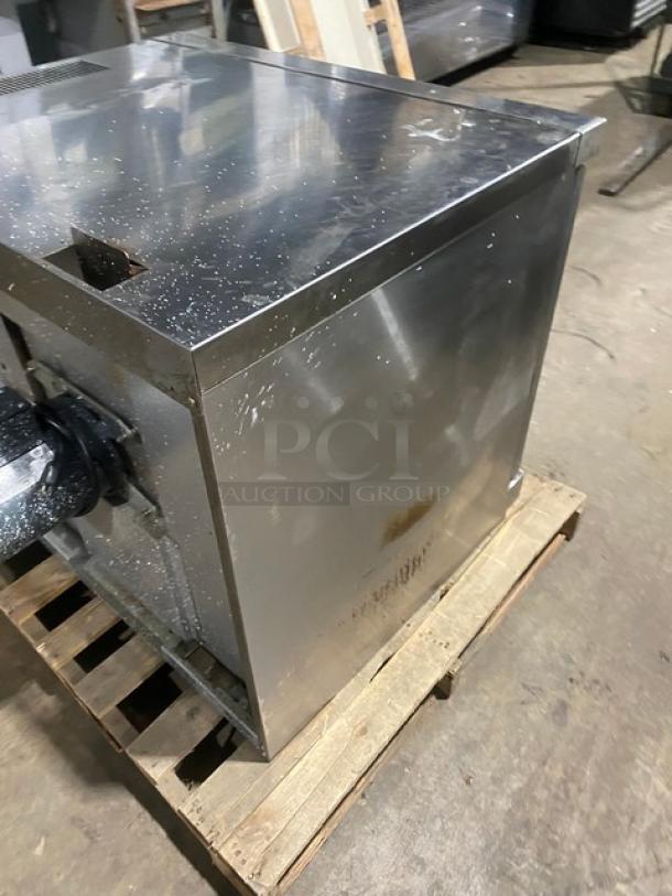 Cook-Rite By Atosa Commercial Stainless Steel Natural Gas Powered Single Stack Convection Oven! With Thermostatic Controls! With Wire Oven Racks! Model: ATCO-513NB SN: ATCO-513NBAUS100323061600C40156! 115V 1 Phase! - Image 4 of 8